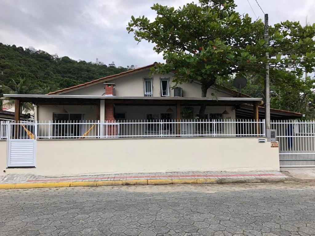 Casa Da Arvore Rua Pescada Amarela ボンビーニャス エクステリア 写真